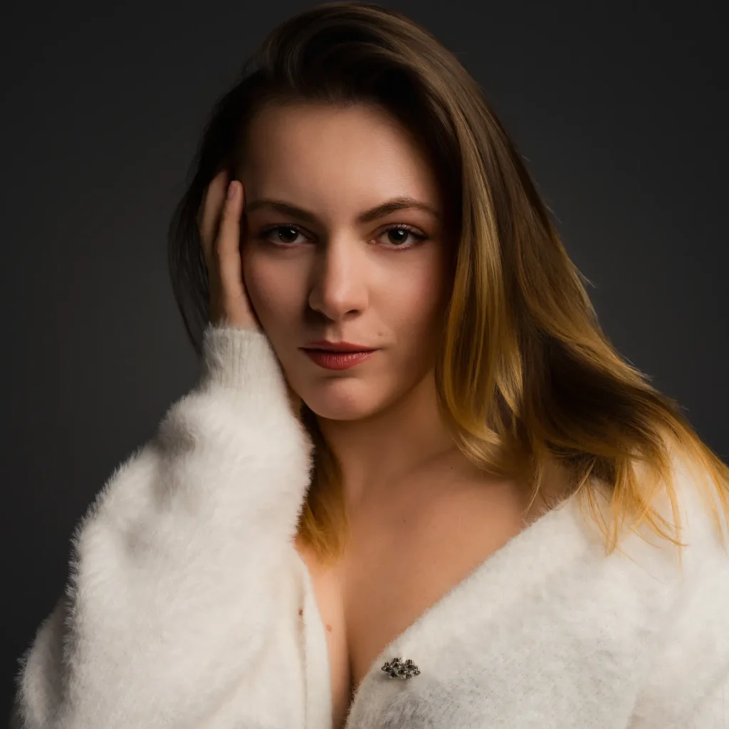studio-patrycja-marcinkieltyka-portrait-lifestyle-portrait-photographer-strobe-portrait-05